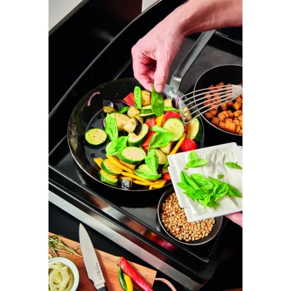 Poêle à Légumes Perforée Tôle Bleue Ø 28 Cm Outdoor De Buyer 5