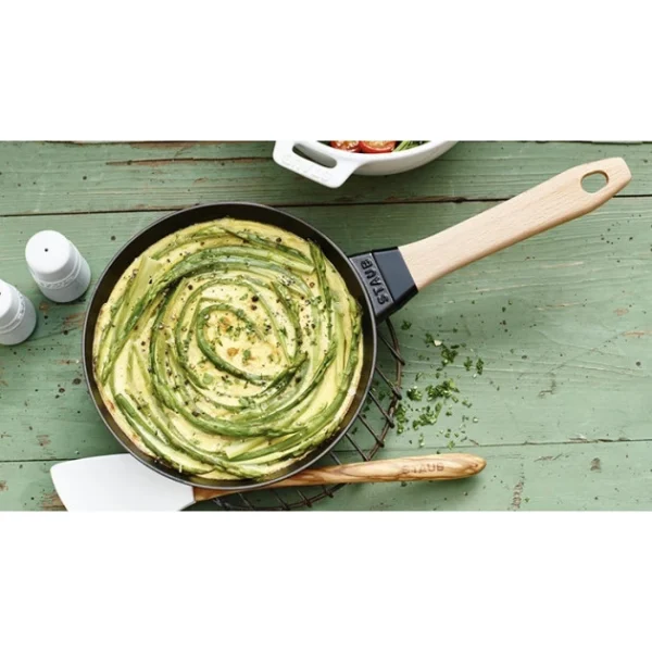 Poêle En Fonte Noir 24 Cm Manche Bois Staub 3